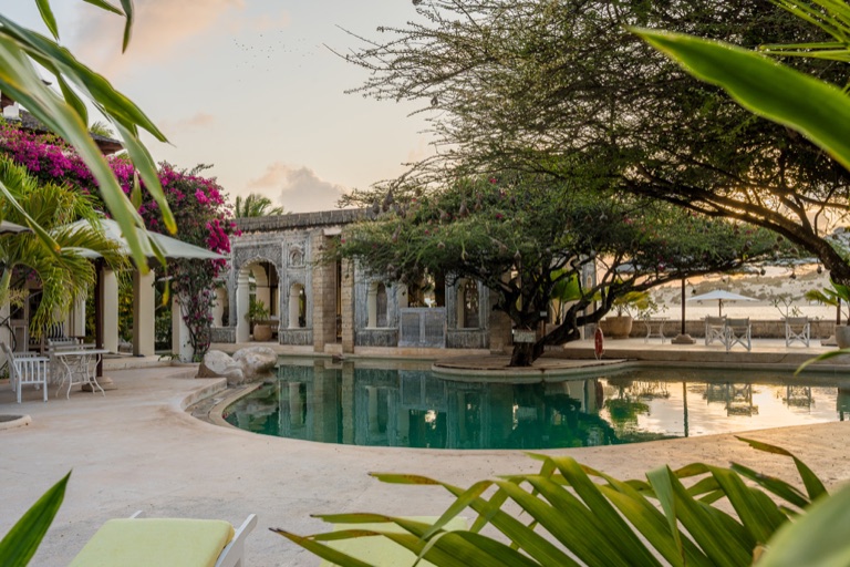 The Majlis Pool Bar